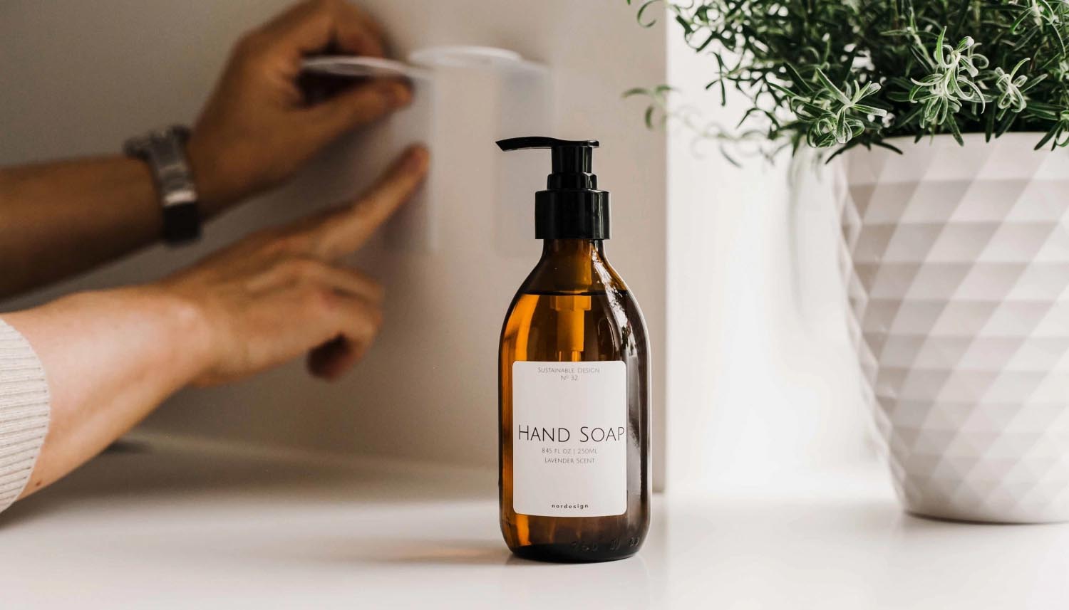 Lavendel Handseife von Nordesign, 250ml Pumpspender, reinigt sanft und hinterlässt einen angenehmen Duft. Ideal für den täglichen Gebrauch.