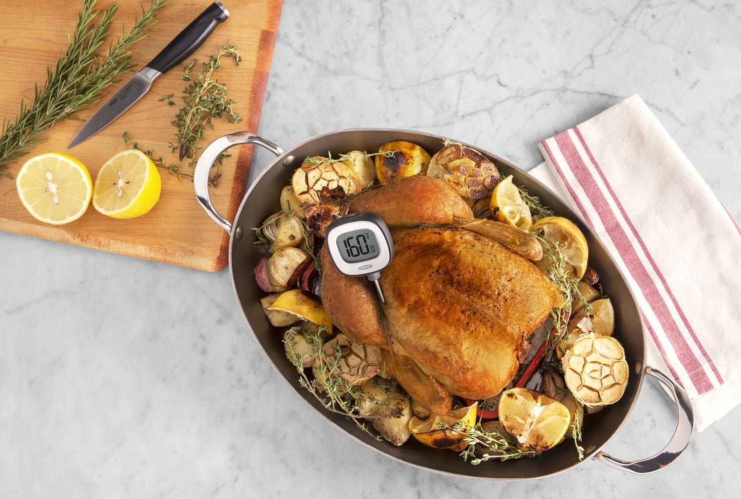 Das OXO Good Grips Digitalthermometer misst präzise Temperaturen bis 90°C, ideal für Grill und Ofen, für optimale Kochergebnisse.