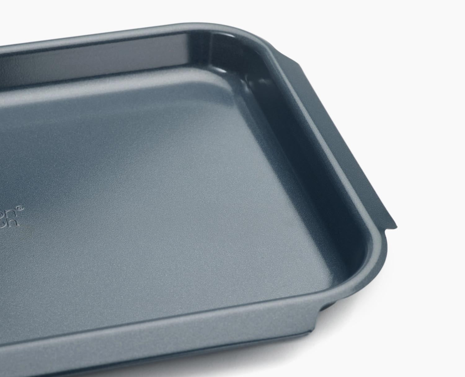 Hochwertige Backform 30x40cm von Joseph Joseph, antihaftbeschichtet, ideal für Backen, langlebig und leicht zu reinigen.