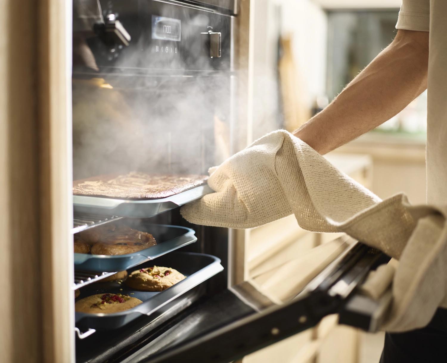 Antihaft-Backform 30x40cm von Joseph Joseph, langlebig, pflegeleicht, ideal für Backrezepte, hochwertige Qualität, vielseitig einsetzbar.