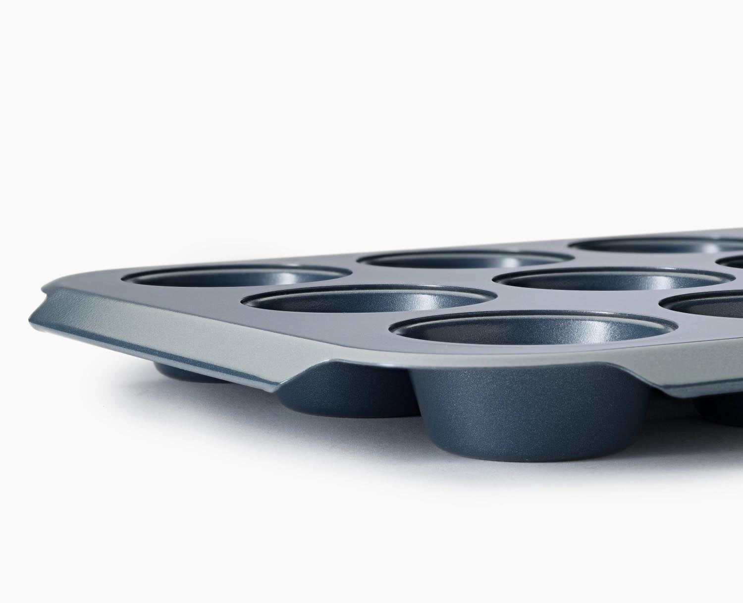 Joseph Joseph Muffin-Backform, 12 Mulden, 30x41x3cm, antihaftbeschichtet, für perfekte Muffins und einfache Reinigung.