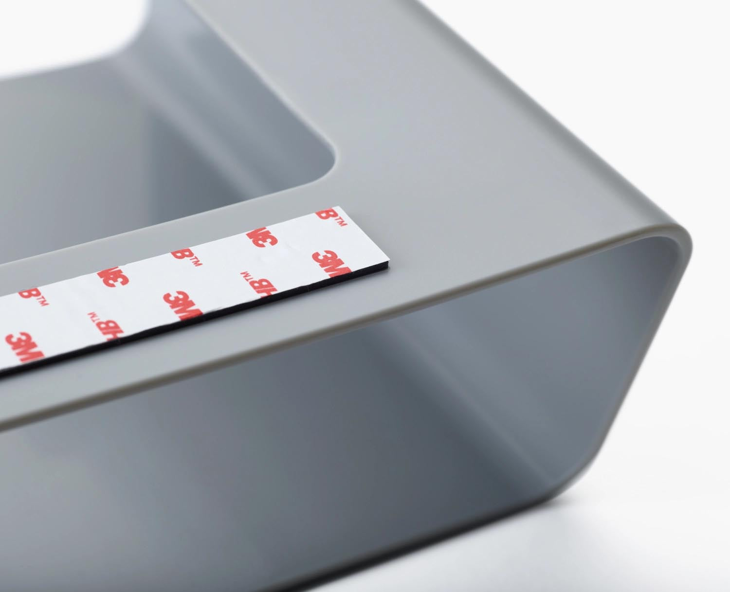 Schubladeneinsatz von Joseph Joseph für Abfallsäcke und Beutel, sorgt für Ordnung und Platzersparnis in der Küche, kompakt und praktisch.