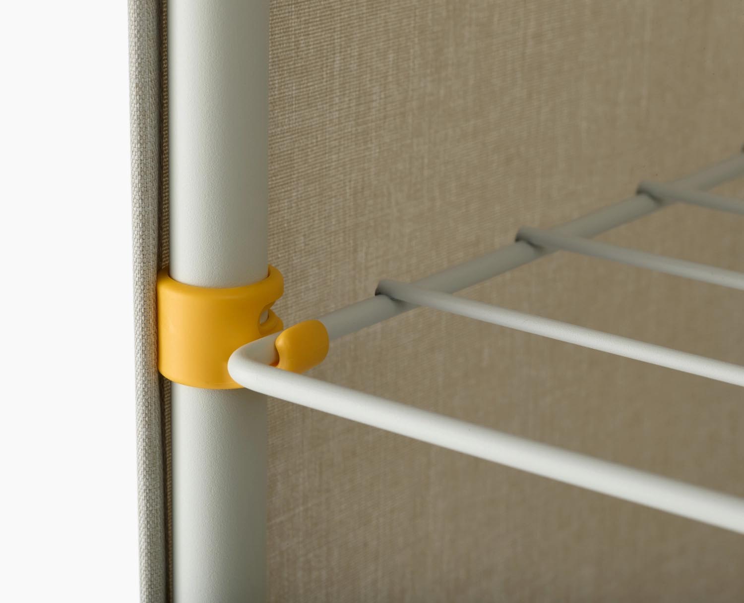 Eclipse Wäscheständer von Joseph Joseph: Eleganter, faltbarer Wäscheständer in Ecru, 150 cm hoch, 29 cm breit. Praktisch und platzsparend für jedes Zuhause.