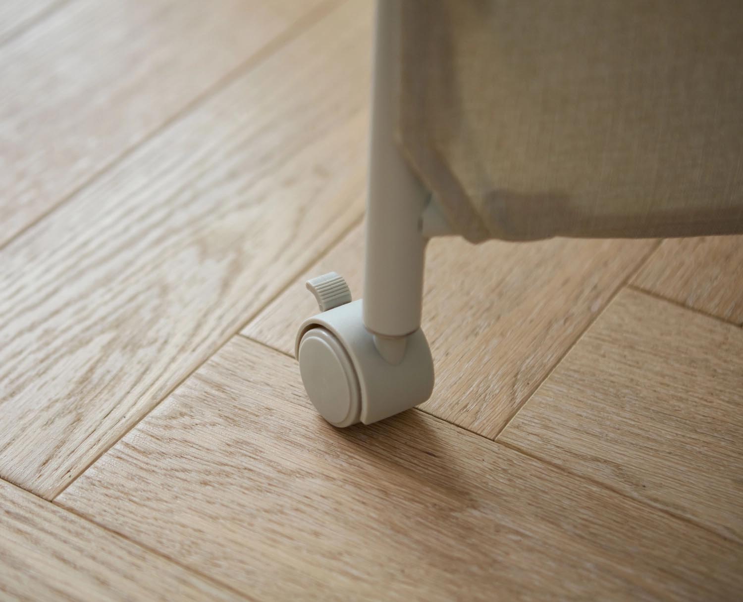 Eclipse Wäscheständer von Joseph Joseph: Eleganter, faltbarer Wäscheständer in Ecru, 150 cm hoch, 29 cm breit. Perfekt für platzsparendes Wäschetrocknen.