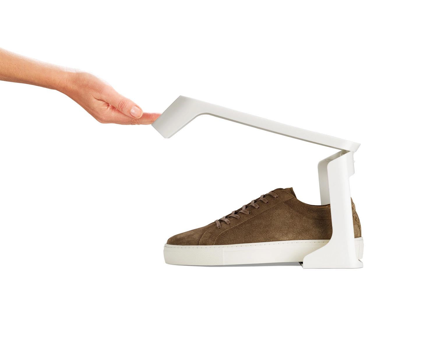 Effiziente Schuhaufbewahrung mit dem 2er Set Shoe-in Schuhcaddy von Joseph Joseph. Stilvoll in Ecru, aus recyceltem PP, perfekt für Ordnung im Flur.