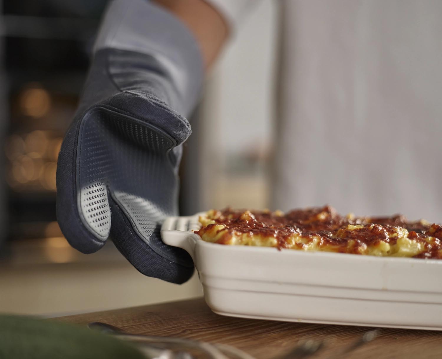 Joseph Joseph anthrazitfarbene Ofenhandschuhe aus Baumwolle, funktional und elegant, ideal für sicheres Kochen und Backen.