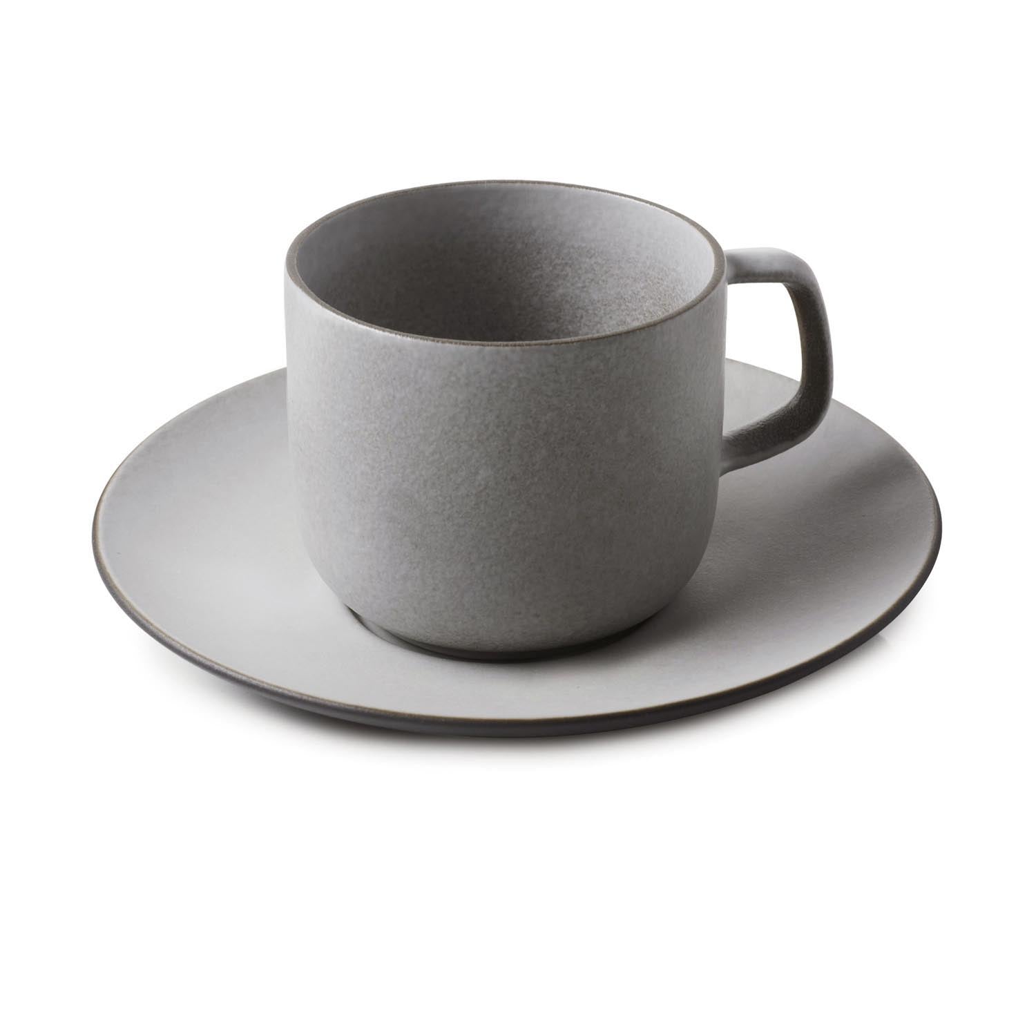 Equinoxe Teetasse m. Untertasse D16cm H9cm 20cl pfeffer in Grau präsentiert im Onlineshop von KAQTU Design AG. Espressotassen ist von Revol