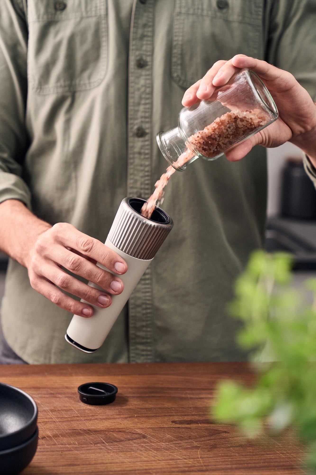 Stilvolles 2er Set Gewürzmühlen von Zwilling, perfekt für Salz und Pfeffer, mit langlebigem Keramikmahlwerk und zeitgemässem Look.