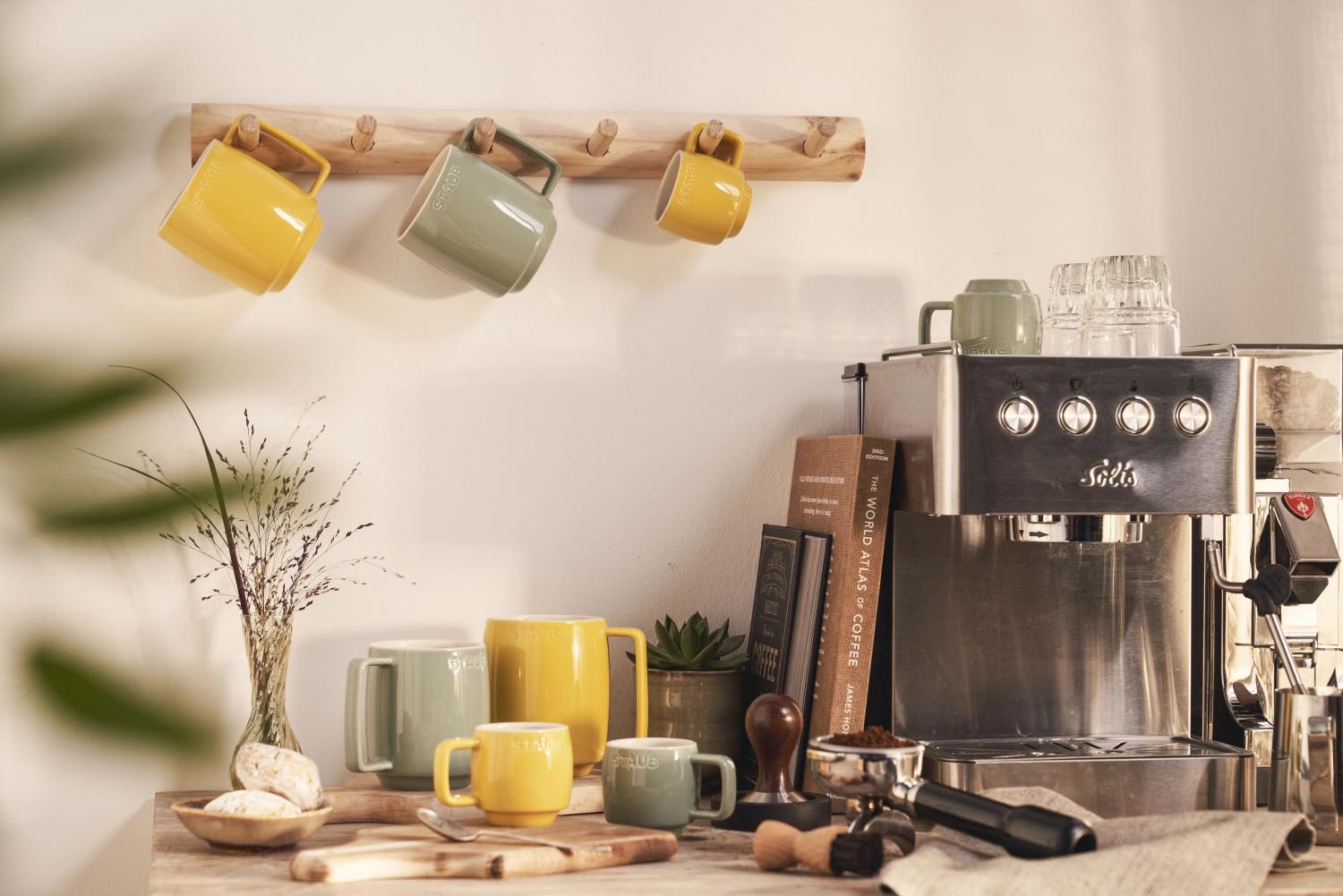 Elegante Staub Tasse Citron L, 475ml, aus robuster Keramik. Ideal für Heissgetränke, vereint Stil und Funktionalität.