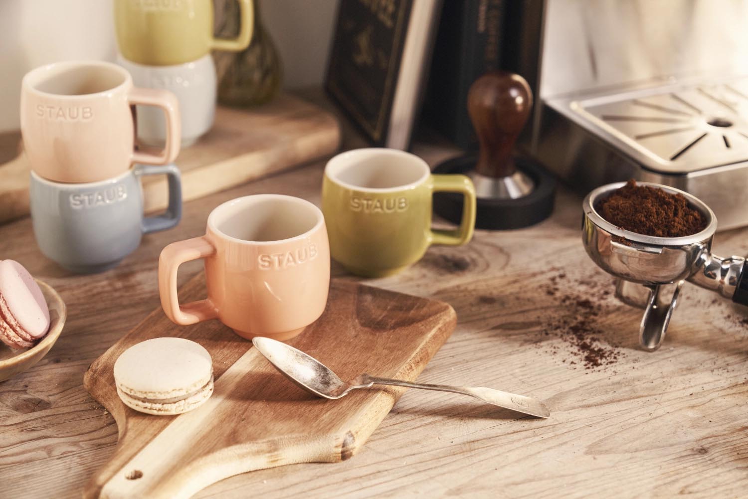 Elegantes 6-teiliges Tassenset von Staub, 100 ml, aus hochwertiger Keramik, ideal für Espresso und stilvolle Kaffeegeniesser.