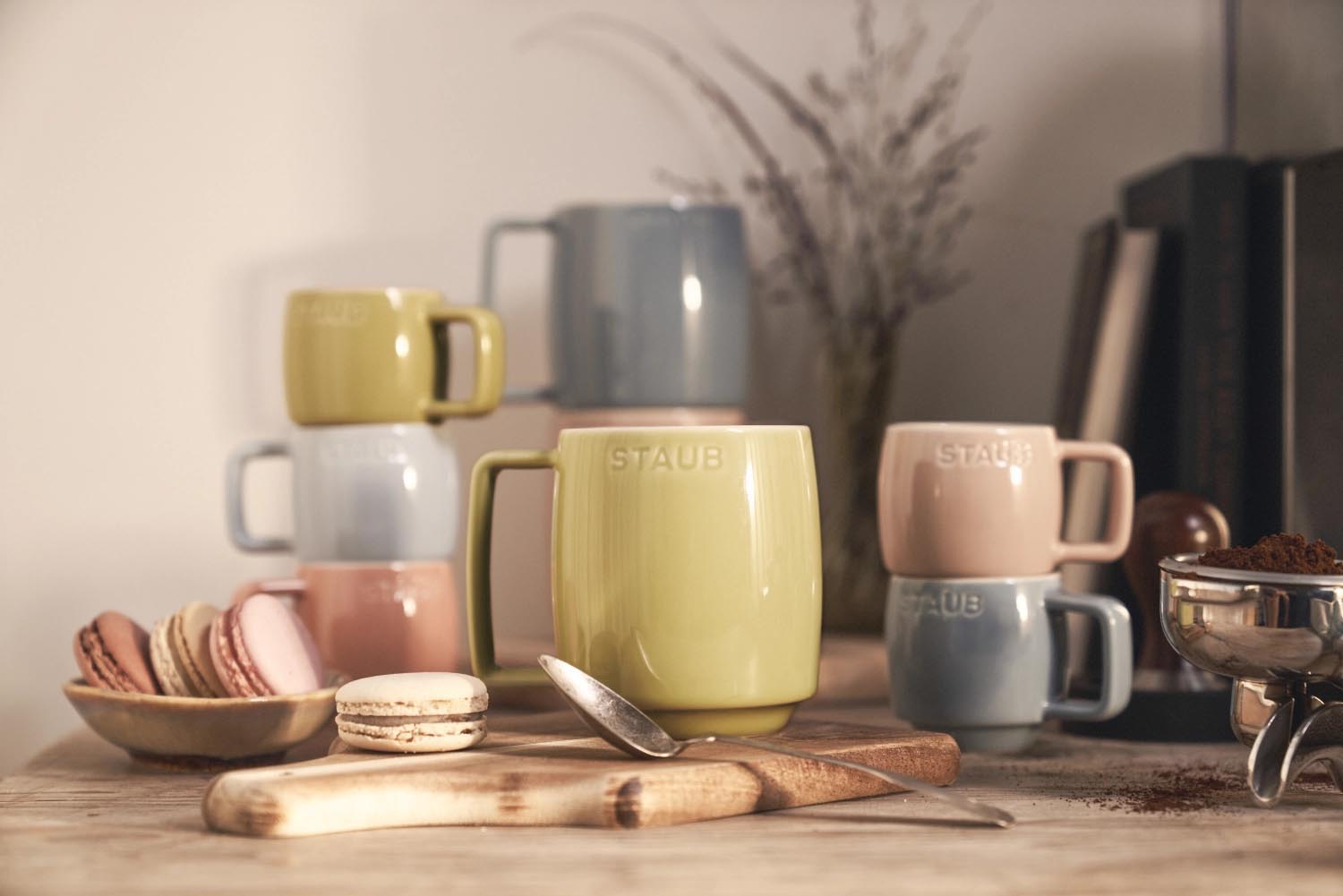 Entdecken Sie das farbenfrohe 6tlg. Tassenset M 350ml von Staub – stilvoll, robust und ideal für Ihre Lieblingsheißgetränke. Bringen Sie Farbe in Ihren Alltag!