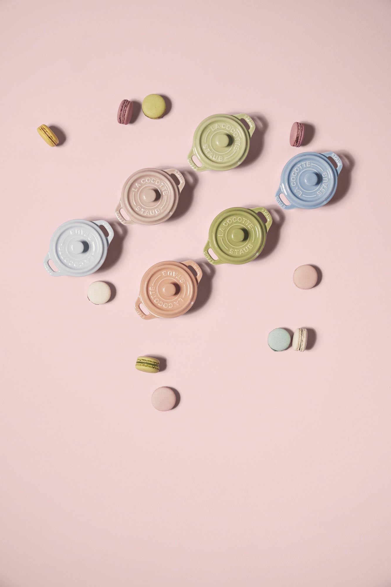 6-teiliges Mini-Cocotte-Set von Staub, perfekt für individuelles Servieren und Kochen kleiner Portionen mit Stil.