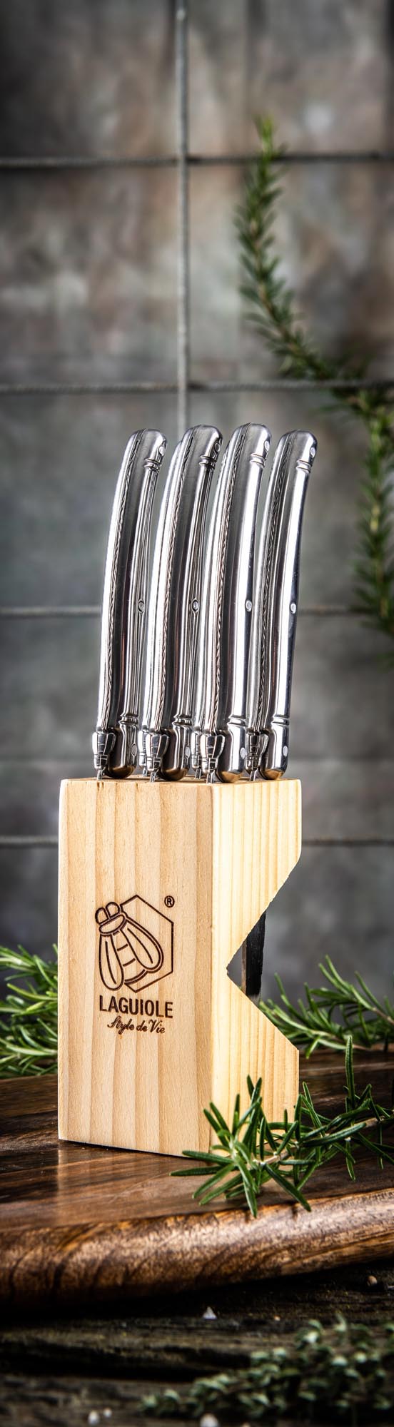 Elegante Laguiole Steakmesser aus rostfreiem Stahl, 1.8mm Klinge, ideal für stilvolles Speisen und hochwertige Tischkultur.