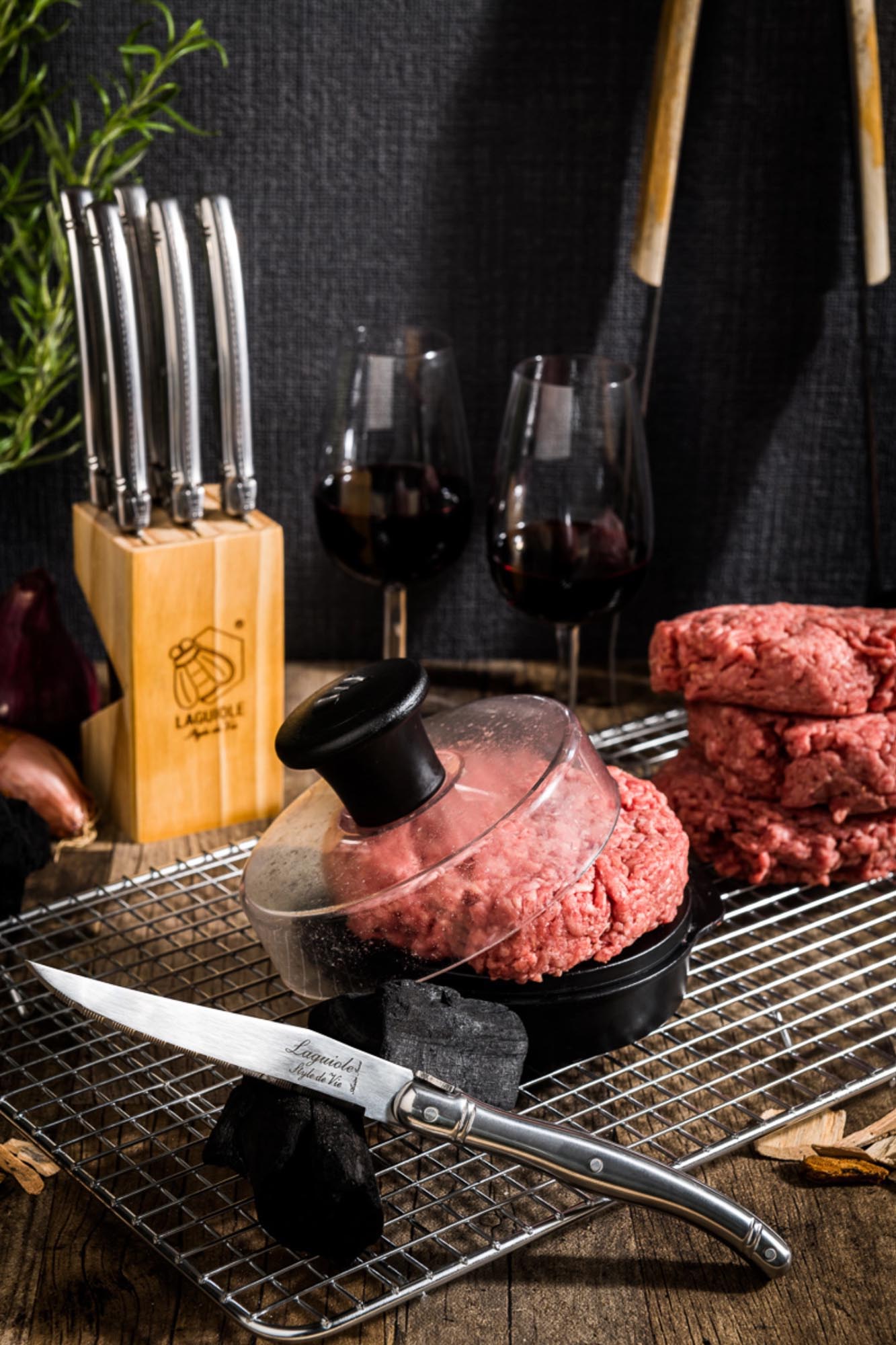 Elegante Laguiole Steakmesser aus rostfreiem Stahl, 1.8mm Klinge, ideal für stilvolles Speisen und gehobene Tischkultur.