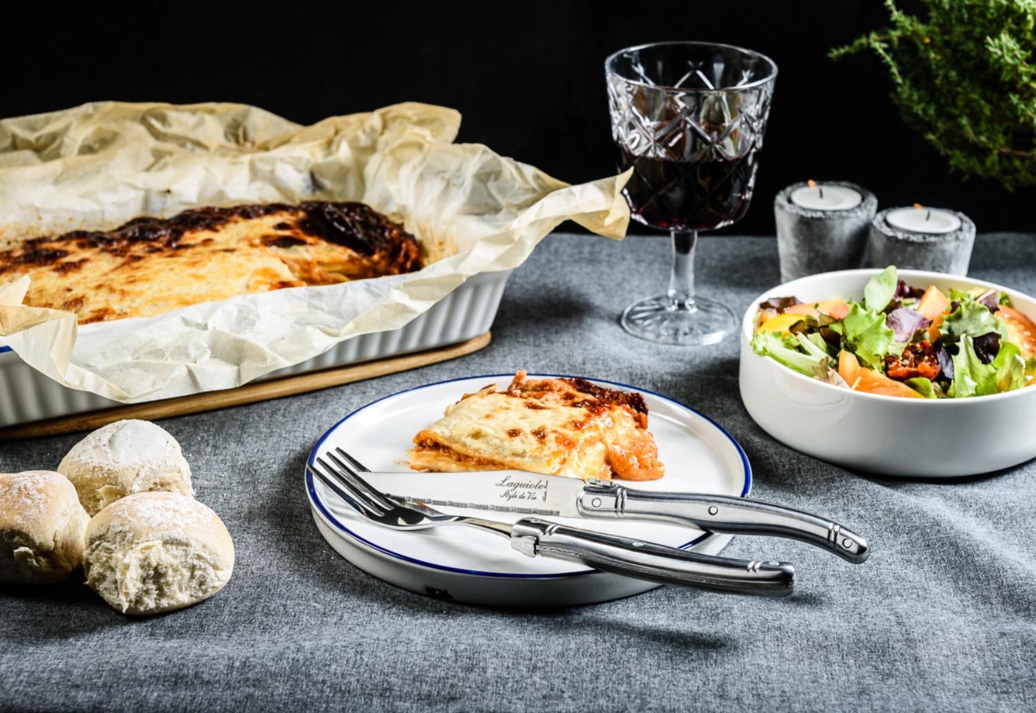 Hochwertige Laguiole Steakmesser, rostfreier Stahl, 1.8mm Klinge, perfekt für elegantes Speisen und anspruchsvolle Tischkultur.