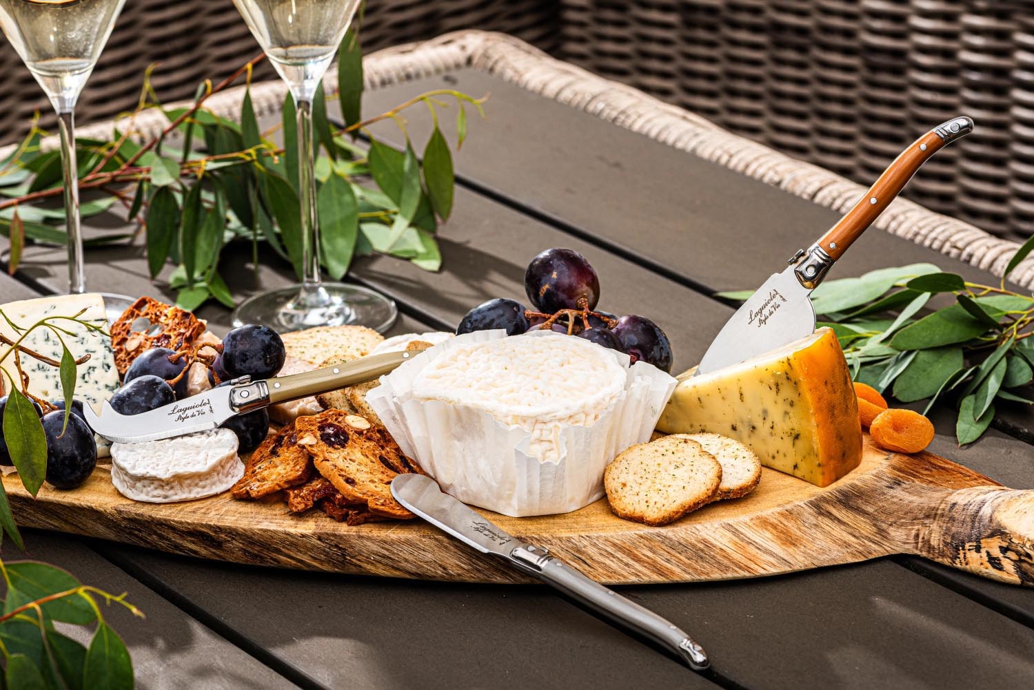 Edles 3-teiliges Laguiole Käsemesserset, Premium Line, perfekt für Käsegenuss, hochwertige Materialien, elegantes und zeitloses Design.