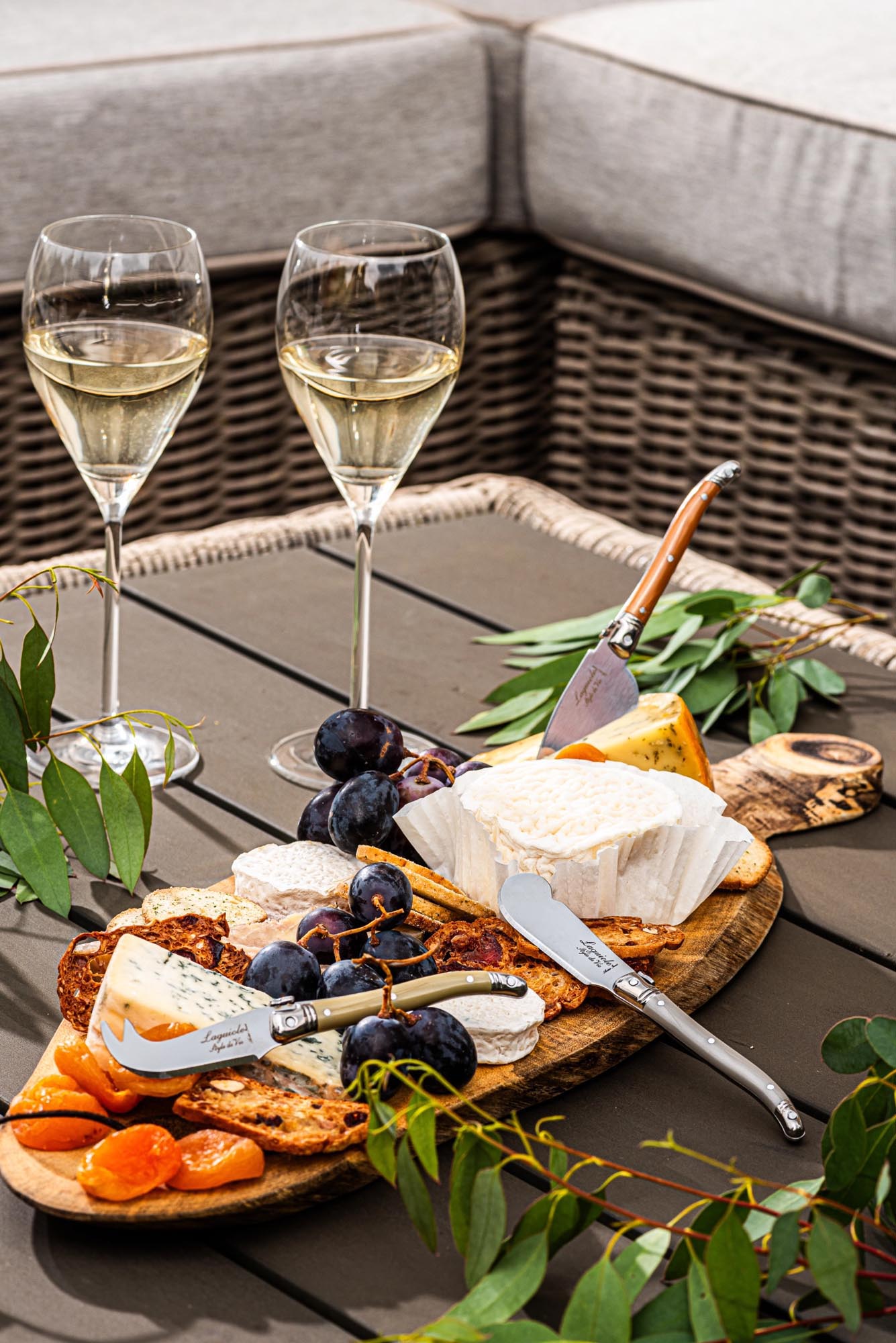 Elegantes Laguiole Käsemesserset, 3-teilig, Premium Line, ideal für Käseliebhaber, hochwertige Verarbeitung, stilvolles Design.