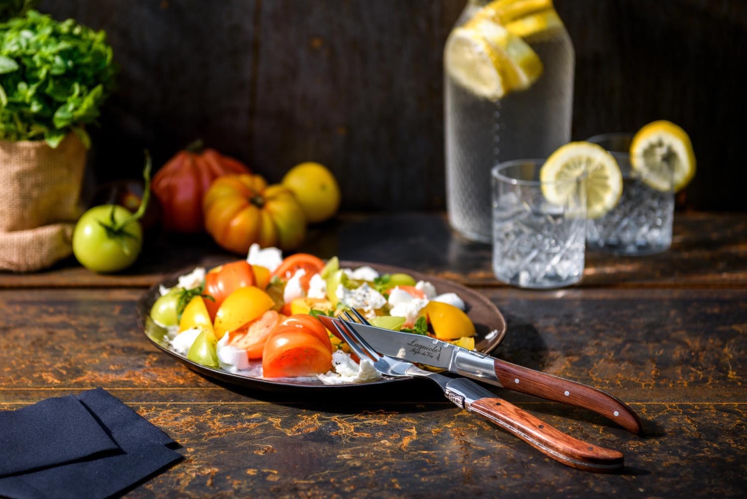 Hochwertiges Laguiole Steakmesser-Set in Rosa, perfekt für festliche Anlässe und den Alltag. Edles Design und präzise Klingen für jeden Tisch.