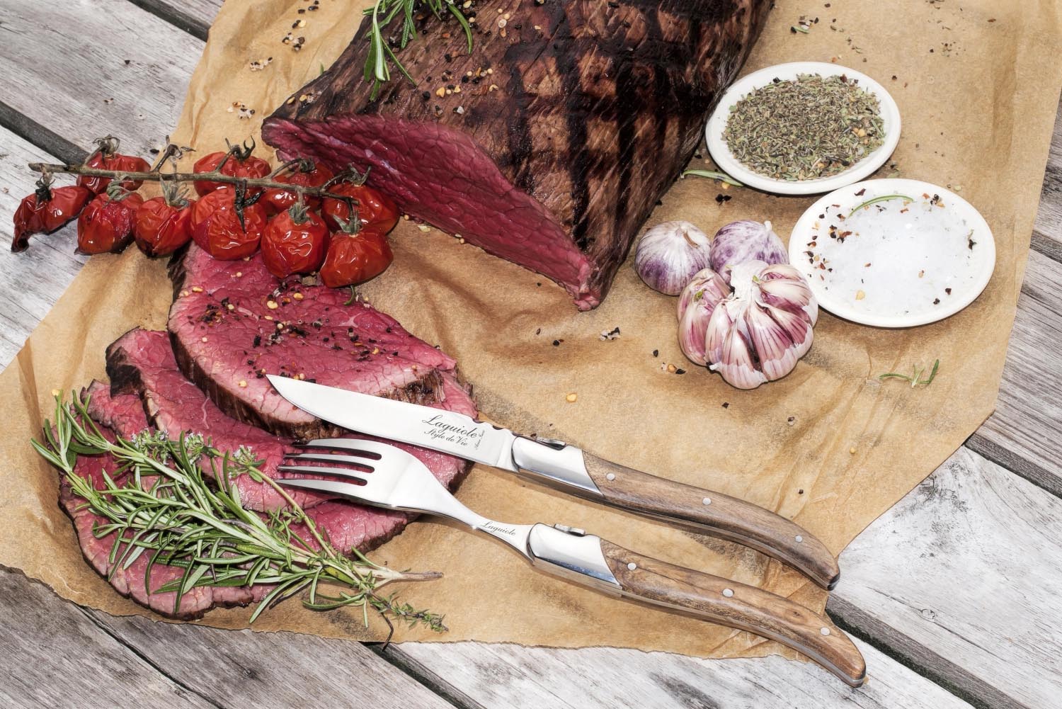 Hochwertige Laguiole Gabeln mit Olivenholzgriff, handgefertigt, edles Design, perfekt für stilvolle Tischkultur und Feinschmecker.