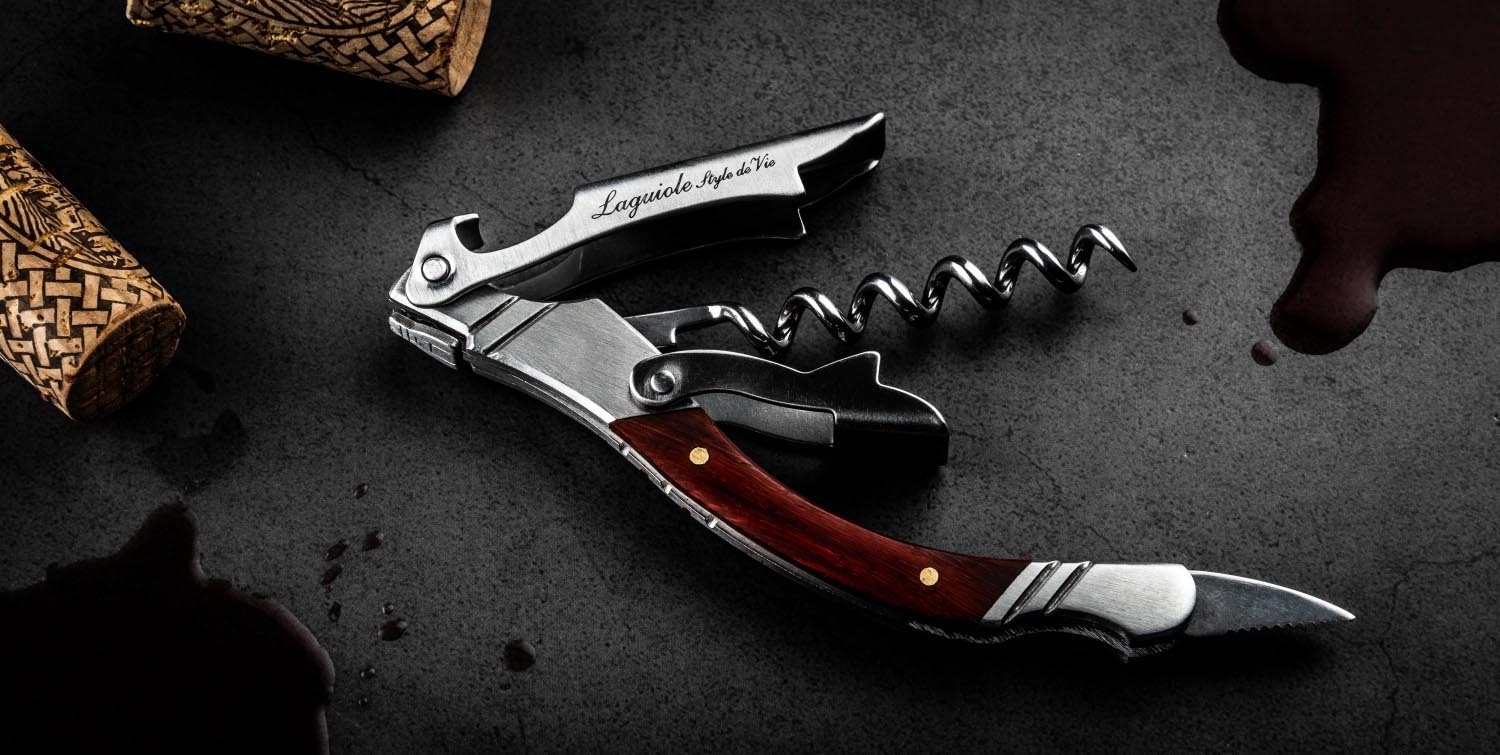 Eleganter Laguiole Korkenzieher in Roségold, ideal für Weinfreunde, mit edlem Design und erstklassiger Handwerkskunst.