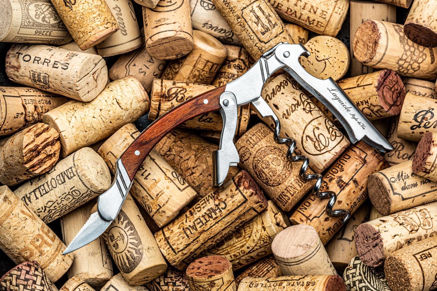 Stilvoller Laguiole Korkenzieher in Roségold, perfekt für Weinliebhaber, mit hochwertigem Design und präziser Verarbeitung.