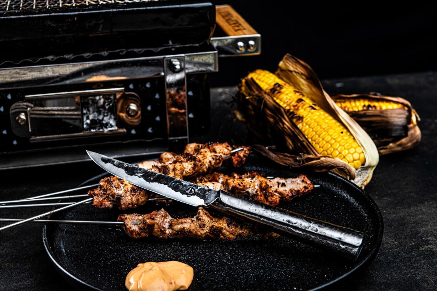 Das 10cm Brute Steakmesser von Forged vereint rustikales Design mit scharfer Klinge für perfekten Steakgenuss.