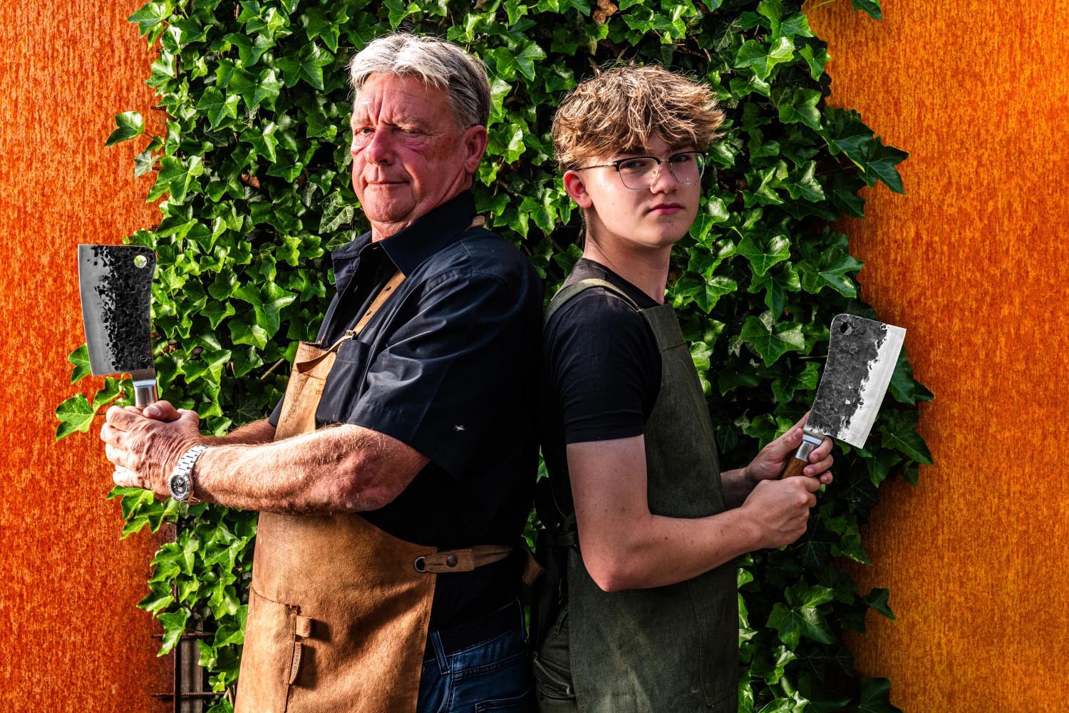 Das Forged Olive Hackmesser, 18cm, kombiniert asiatische Präzision, scharfe Klinge und eleganten Olivenholzgriff.