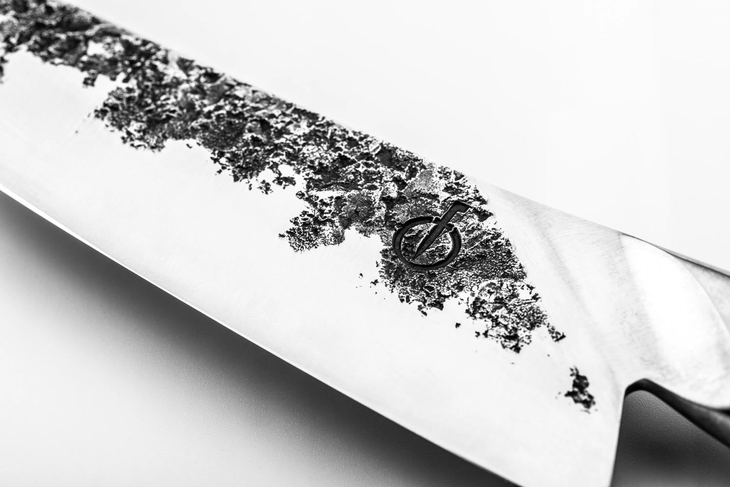 Das Forged Katai Kochmesser 20cm überzeugt mit scharfer Klinge und stilvollem Design, perfekt für präzises Arbeiten.