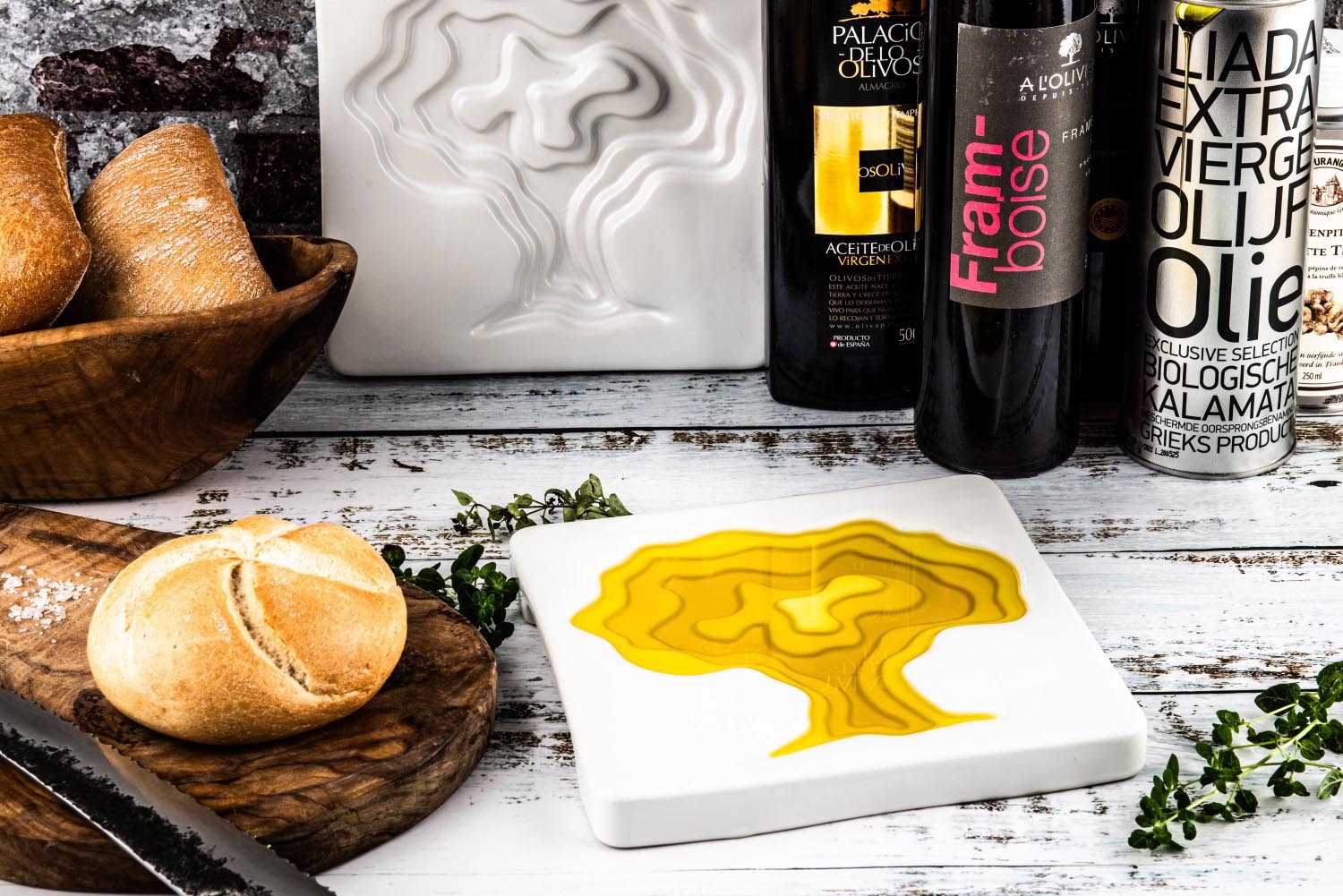 Keramikschale mit Olivenbaum-Design, ideal für Olivenöl. Hochwertig und stilvoll, ein Highlight von Style de Vie für Ihren Tisch.