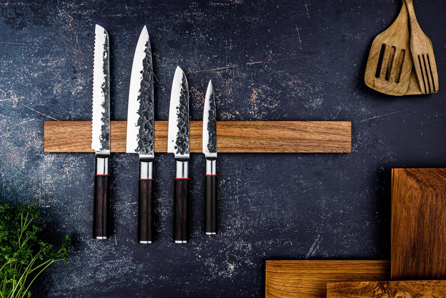 Elegante magnetische Messerleiste aus Akazienholz, 50 cm, ideal zur stilvollen und sicheren Aufbewahrung Ihrer Messer.