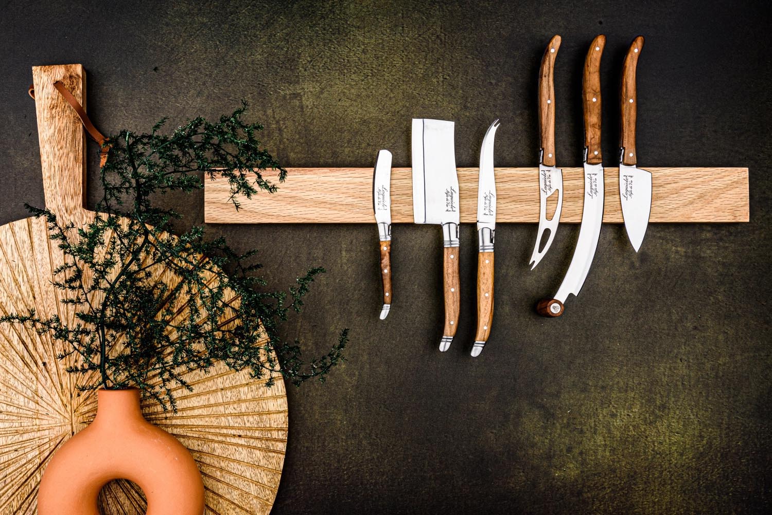 Elegante magnetische Messerleiste aus Eichenholz, 50 cm, von Style de Vie. Praktisch, stilvoll und ideal für Ihre Küche.