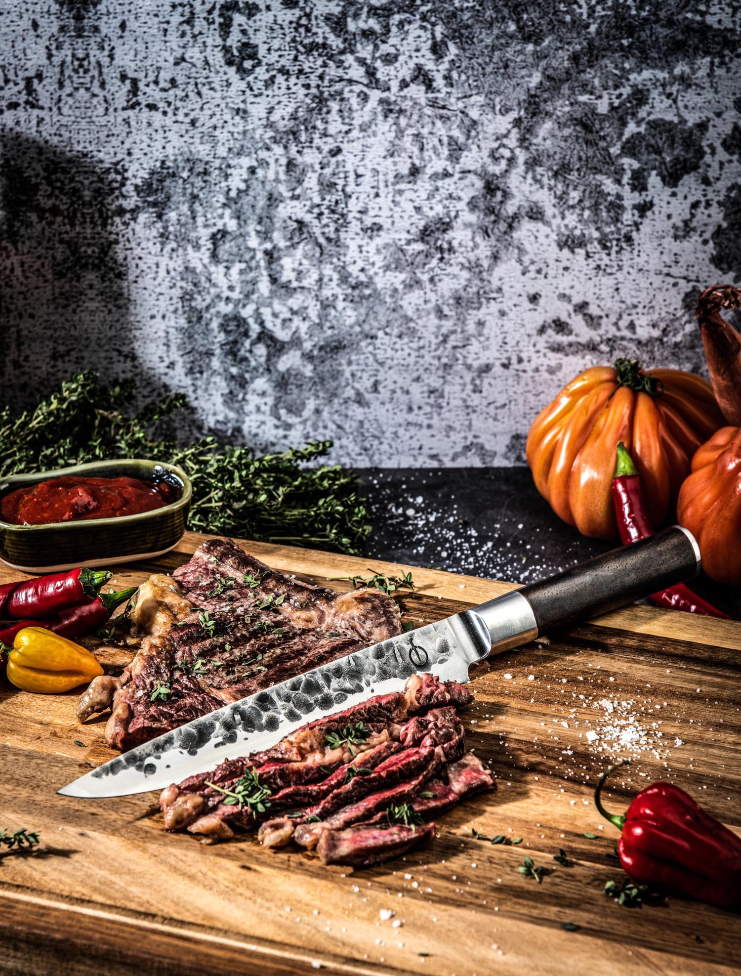 Grosses Schneidebrett aus Naturholz, perfekt für die Küche. Langlebig, elegant und funktional, von Style de Vie.