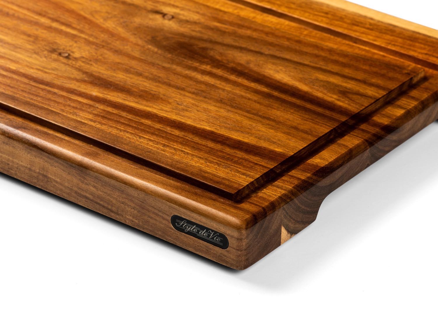 Grosses Schneidebrett aus Naturholz, perfekt für die Küche. Robust, elegant und hochwertig, ein Must-have von Style de Vie.