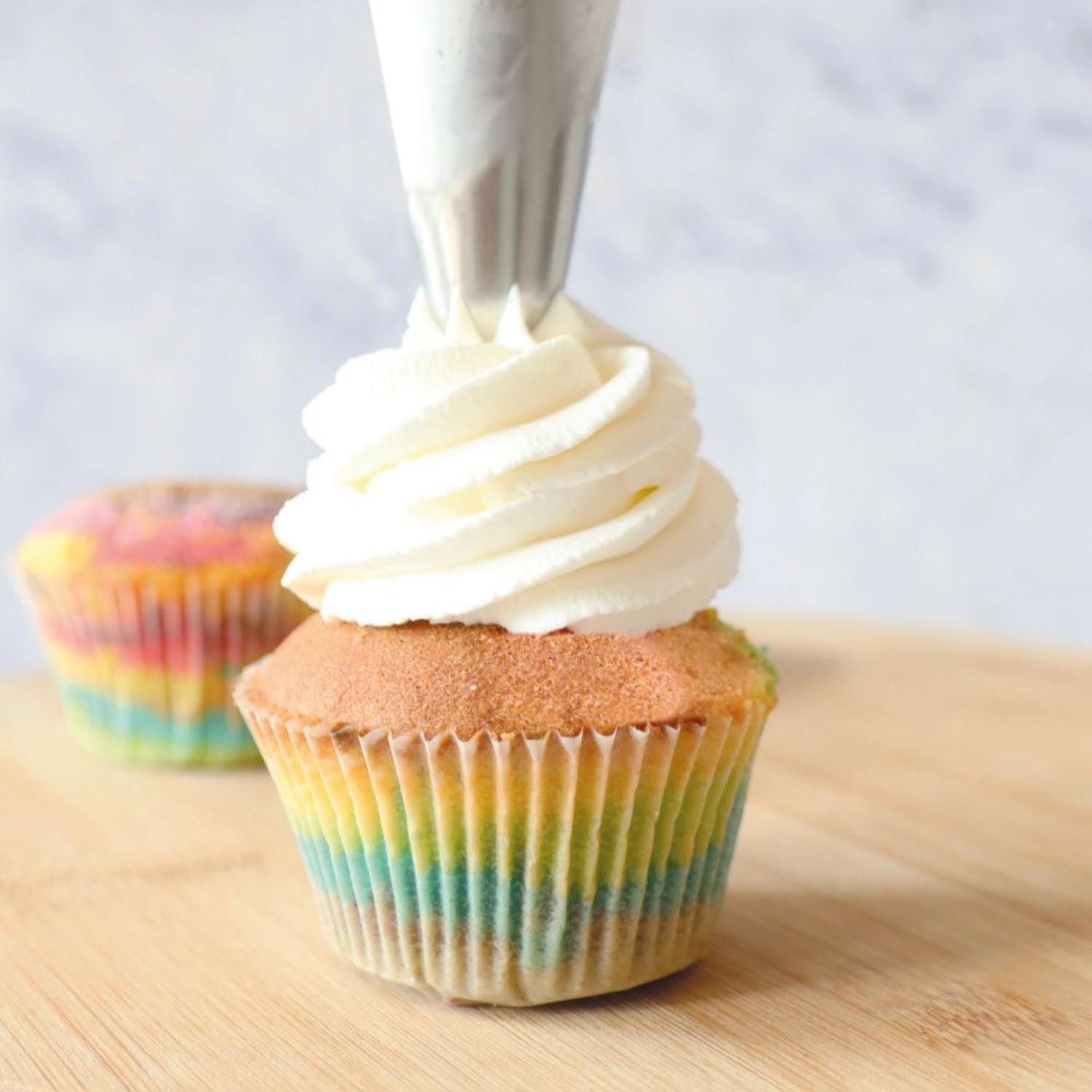 Ein 4er Set bunter Backpulver in Regenbogenfarben von Scrap Cooking, ideal für kreative und farbenfrohe Backideen.