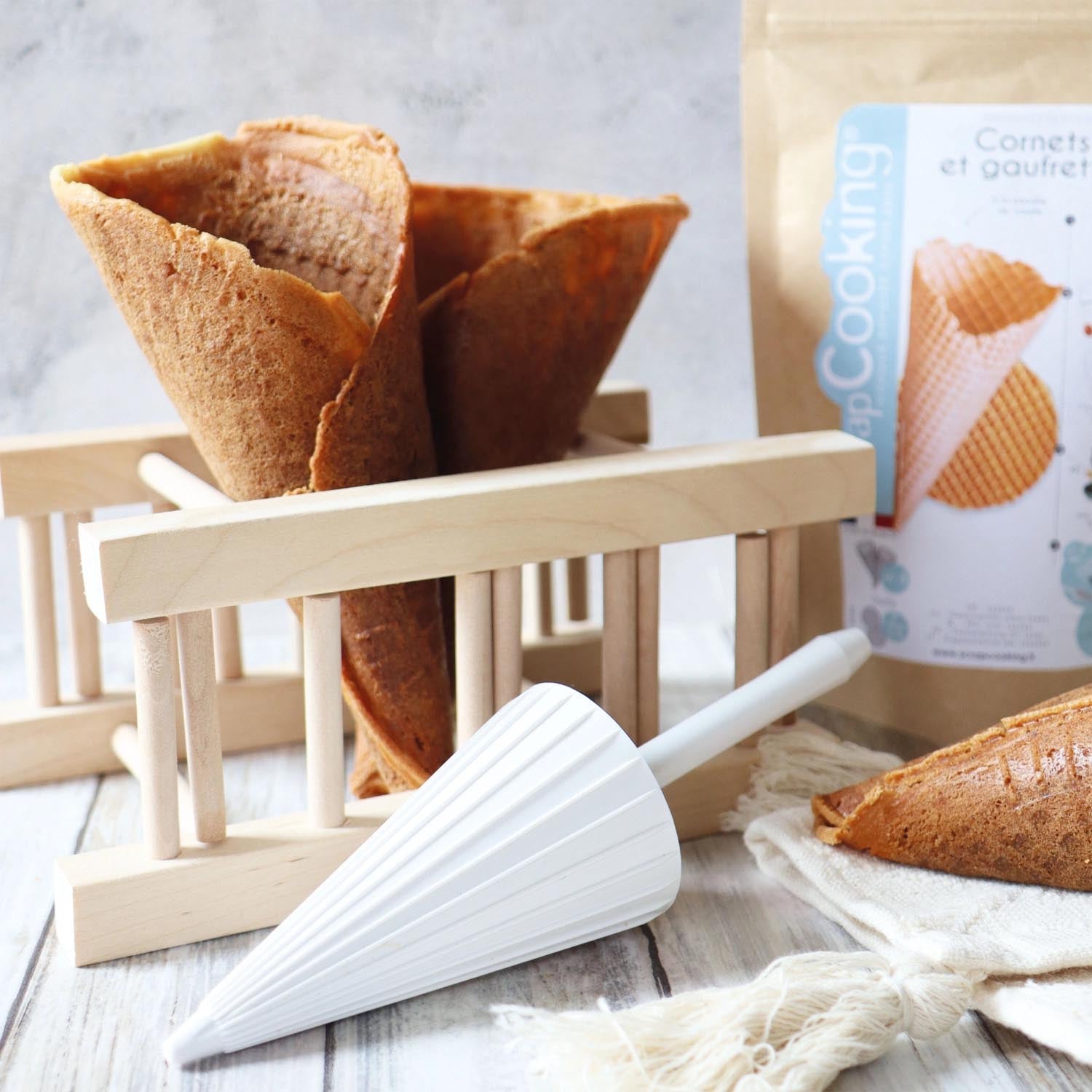 Vanillewaffel-Fertigmischung von Scrap Cooking, 250g. Perfekt für Cornets, einfach zuzubereiten, für köstliche Ergebnisse.