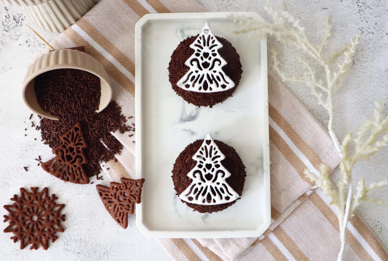 Feine Zuckerstreusel aus dunkler Schokolade, 70g, perfekt für das Verzieren von Kuchen, Desserts und Gebäck. Kreativ und köstlich.