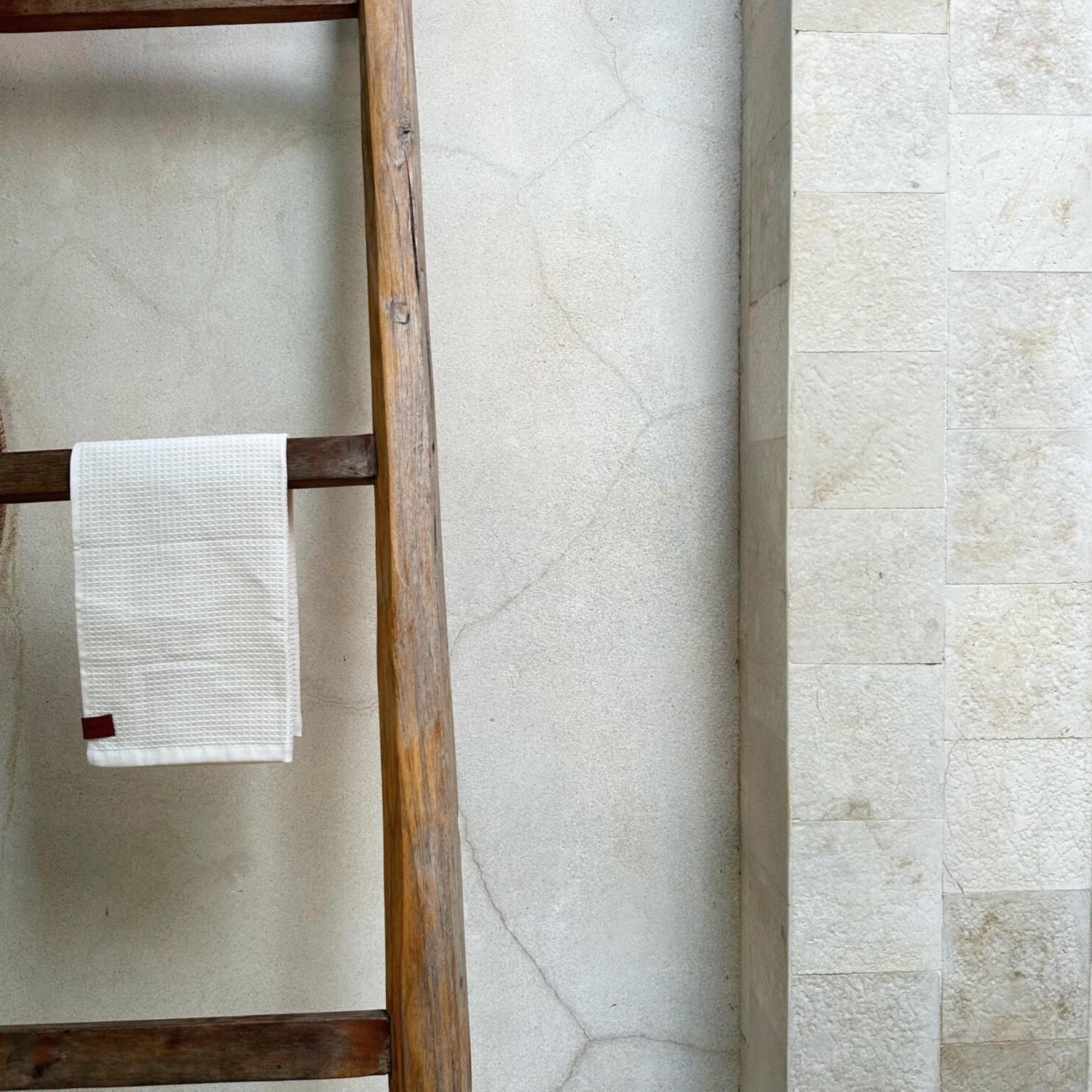 Hochwertiges Küchentuch in Beige, 40x60cm, von Nordesign. Ideal für stilvolle Küchen, mit modernem Design und langlebigem Material.