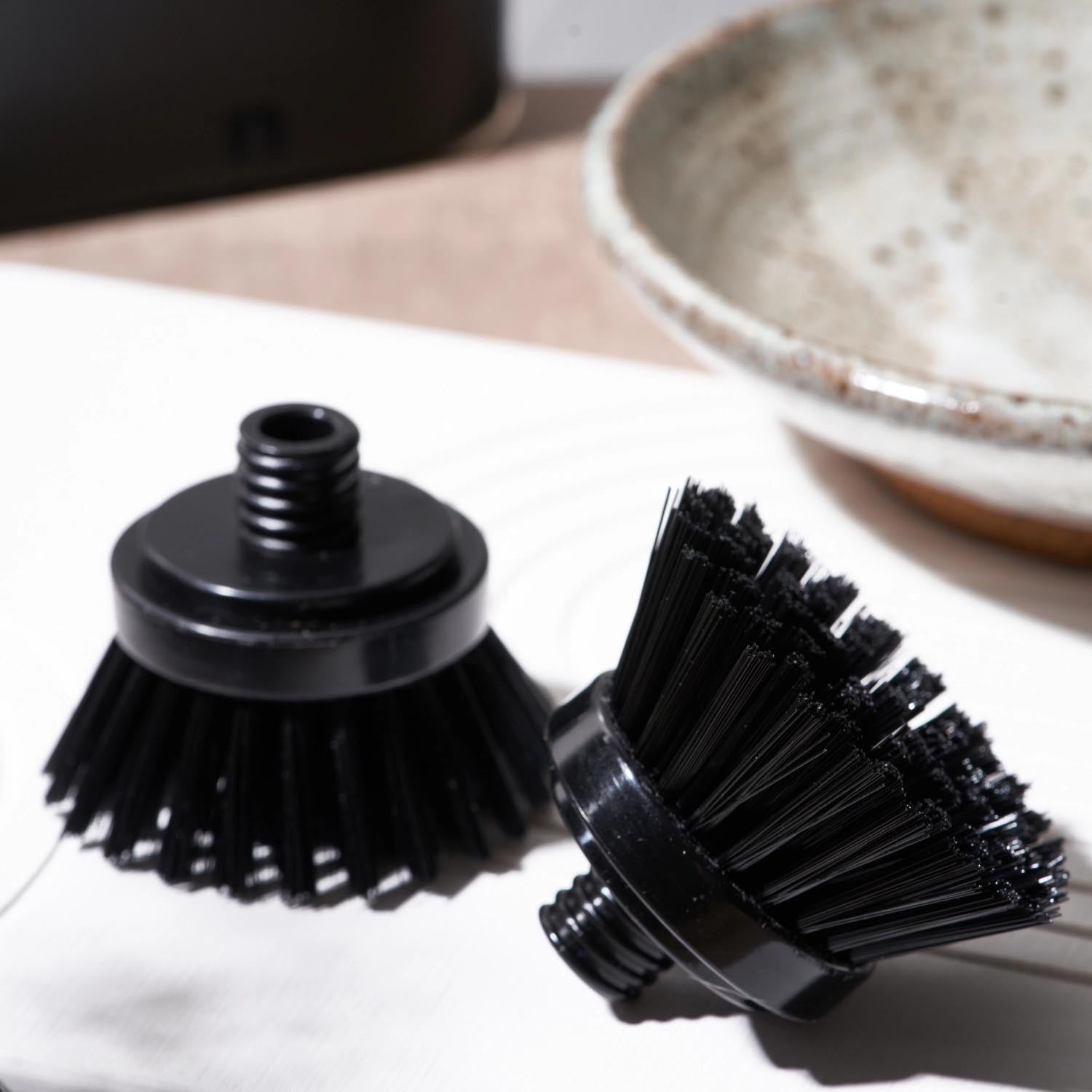 Set aus 2 robusten Kunststoff-Wechselbürsten von Nordesign, Masse: H5.5cm B12cm T6.5cm, ideal für vielseitige Anwendungen.