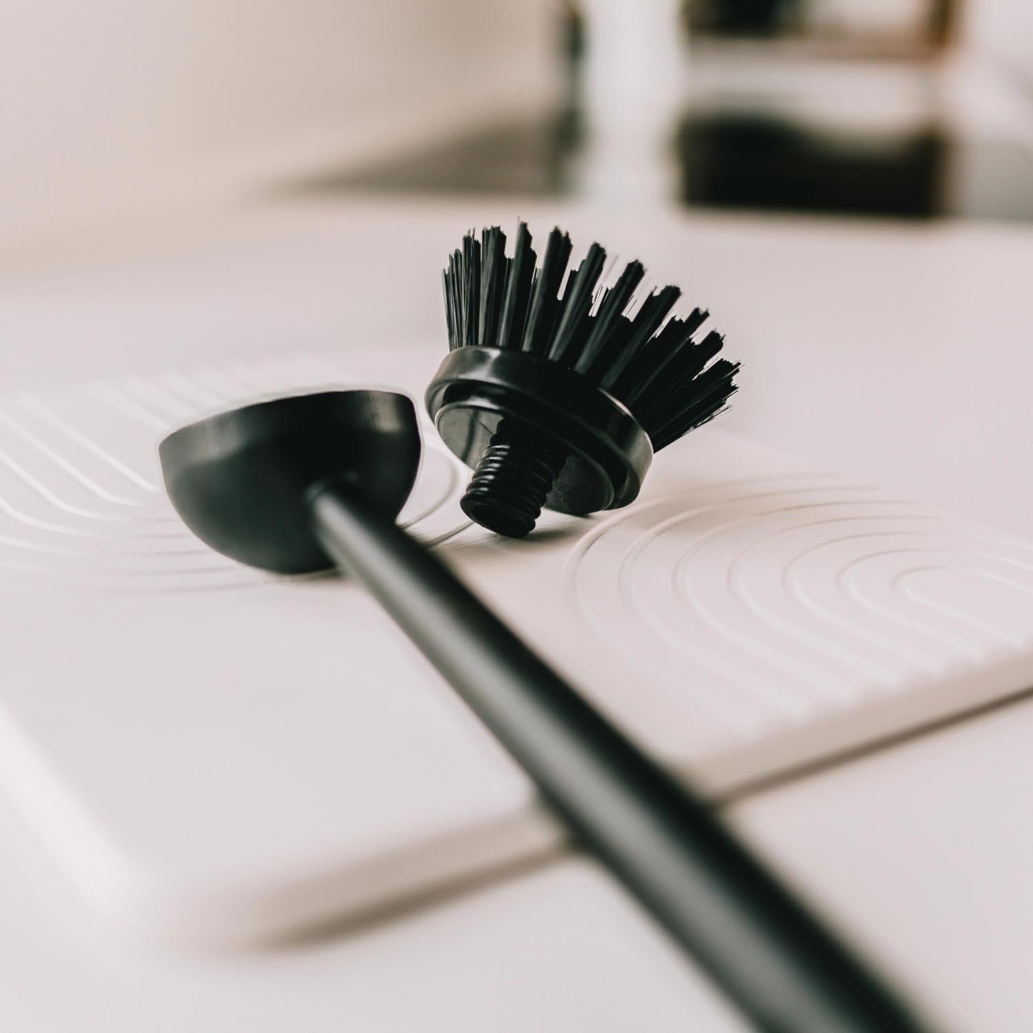 Set aus 2 robusten Kunststoff-Wechselbürsten von Nordesign, ideal für vielseitige Anwendungen, Masse: H5.5cm B12cm T6.5cm.