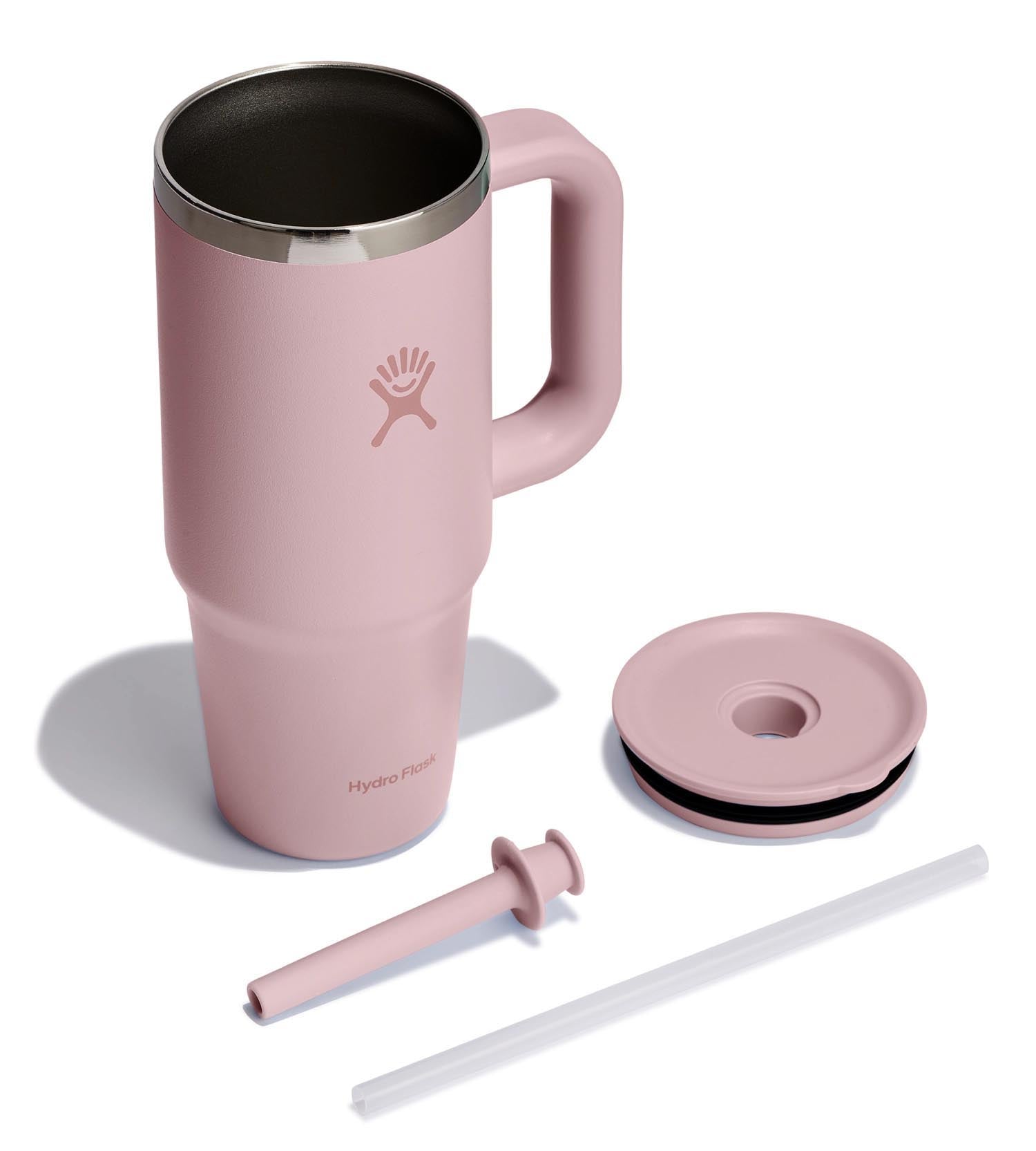 Stylischer 710ml Reisebecher in der Farbe Trillium von Hydro Flask, ideal für unterwegs mit praktischem Trinkhalm für einfachen Genuss.
