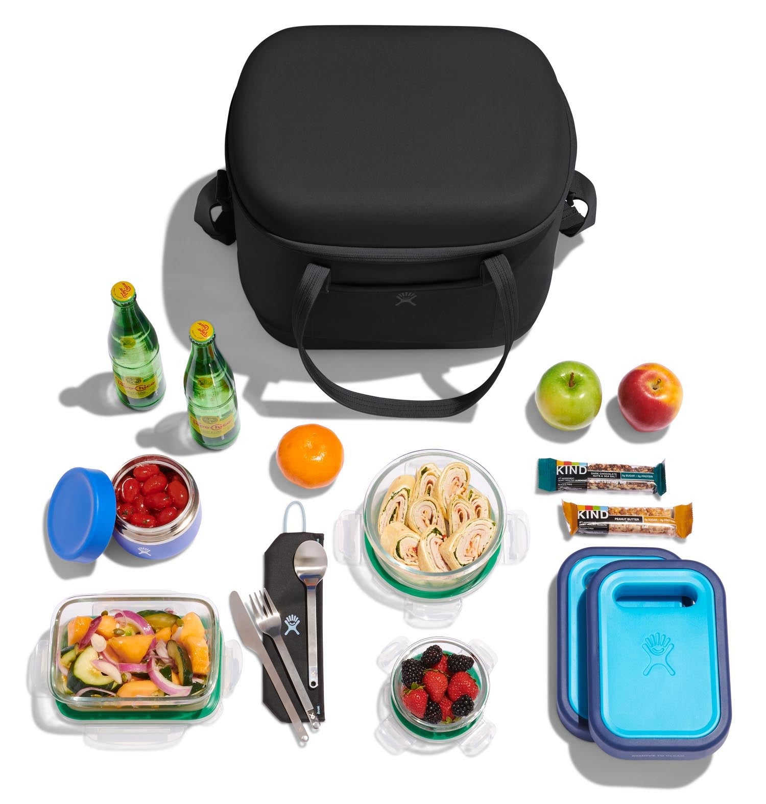 Schwarze 20l Kühltragetasche von Hydro Flask, ideal für Picknicks und Ausflüge, sorgt für kühle Getränke und frische Snacks unterwegs.
