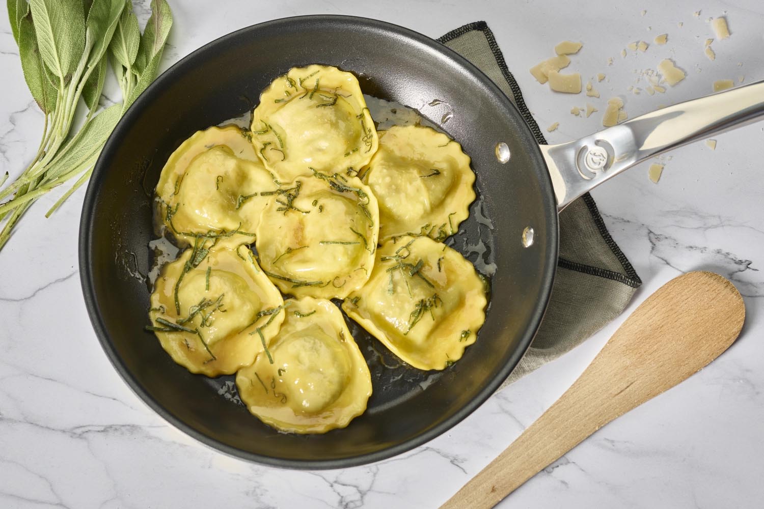 De Buyer Affinity Bratpfanne 20cm aus Edelstahl mit Antihaftbeschichtung, ideal für gleichmässiges Braten und fettarmes Kochen.