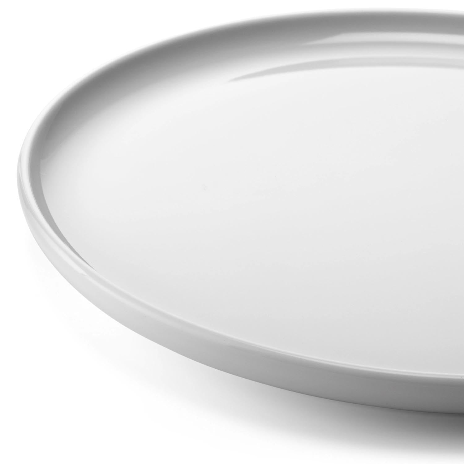 Set aus zwei flachen, weissen Tellern (17 cm) von LSA, perfekt für elegante Tischgestaltung und vielseitige Einsatzmöglichkeiten.