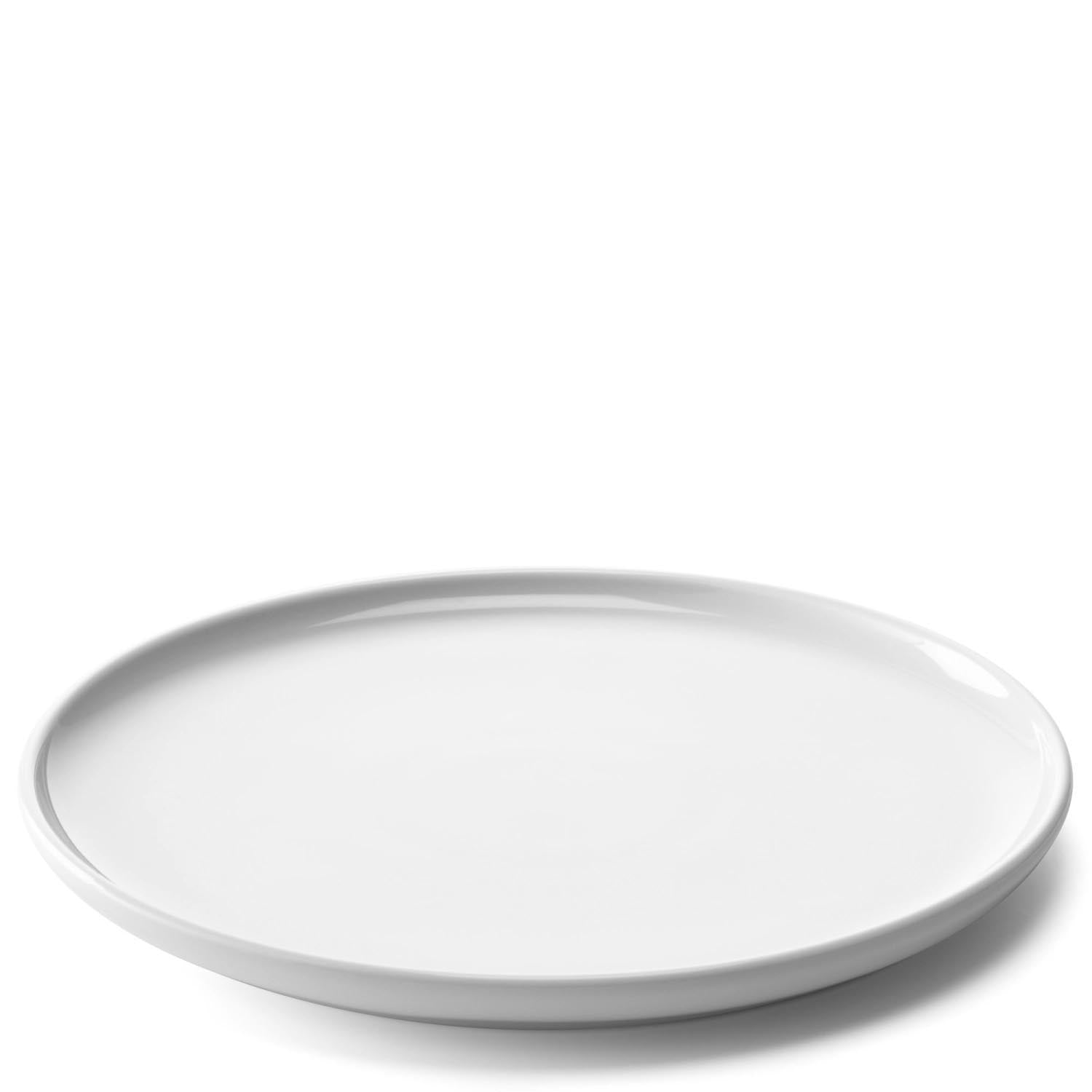 Set aus zwei flachen, weissen Tellern (20 cm) von LSA. Perfekt für elegante Tischgestaltung und vielseitige Einsatzmöglichkeiten.