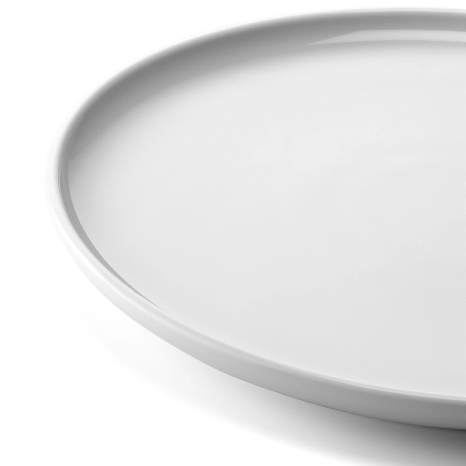 Set aus zwei flachen, weissen Tellern (20 cm) von LSA, perfekt für elegante Tischgestaltung und vielseitige Einsatzmöglichkeiten.