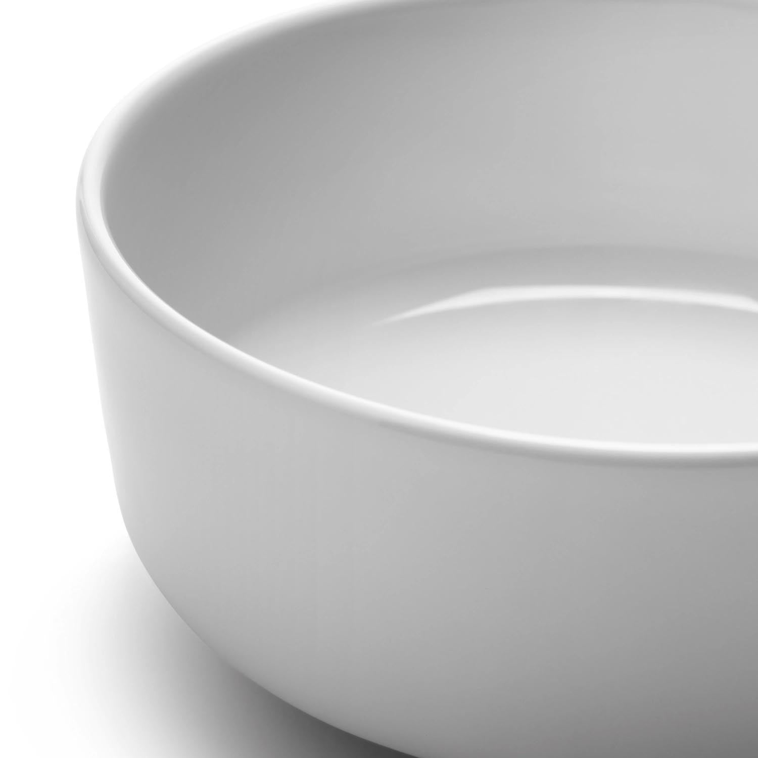 Set aus zwei weissen Schalen (15 cm) von LSA, perfekt für modernes Servieren und stilvolle Tischdekoration.