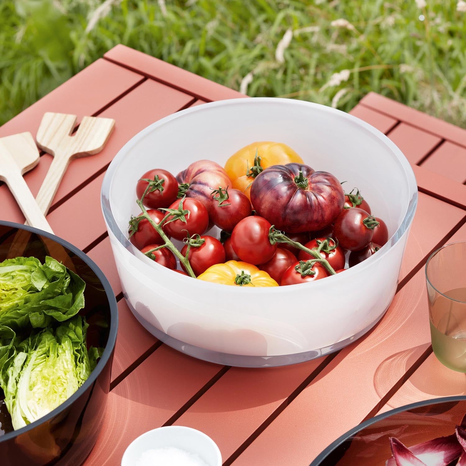 Elegante 30 cm große Schale aus hochwertigem Porzellan von LSA. Ideal für Obst, Snacks oder als stilvolles Deko-Element in jedem Raum.