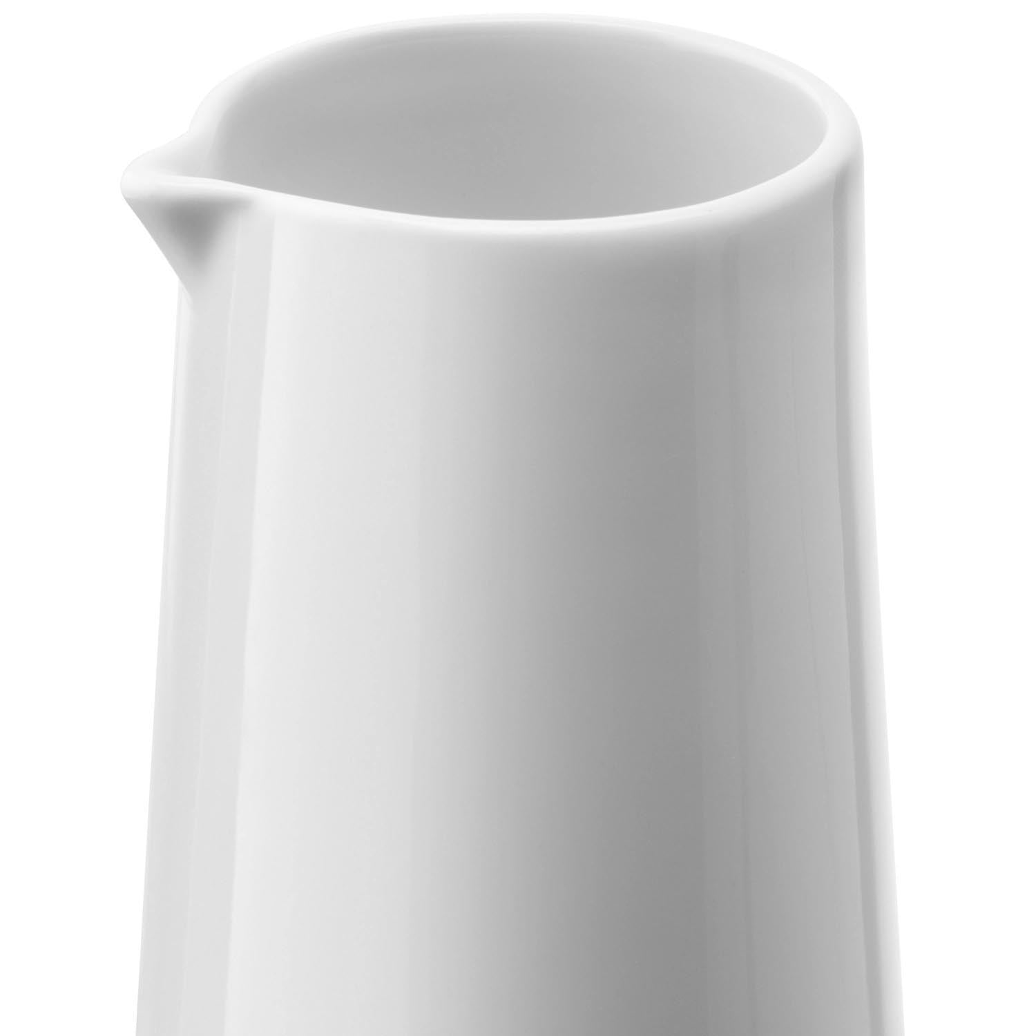 Stilvoller weisser Glaskrug von LSA, 235ml. Ideal für Milch, Sahne oder Dressings. Modernes Design für vielseitige Nutzung.