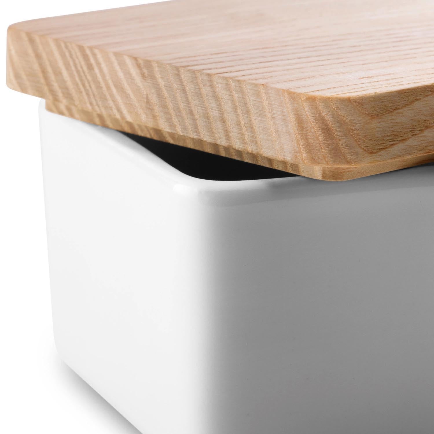 Stilvolle Butterdose aus weisser Esche, 14 cm, von LSA. Ideal für die elegante Präsentation und Aufbewahrung von Butter.