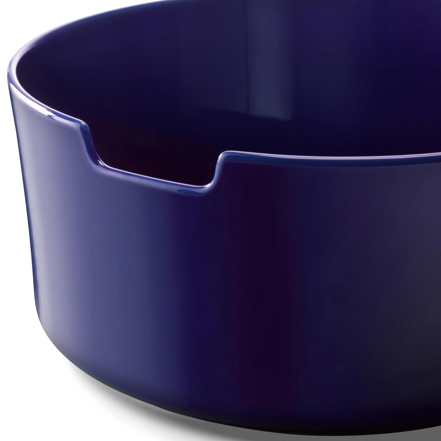 Stilvolle Salatschale aus Eschenholz mit Besteck, 26 cm, in edlem Kobaltblau von LSA. Ideal für moderne Tischarrangements.